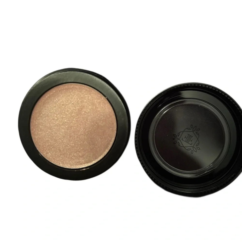 FANCY FACE
Dew-U
Cream highlight - Picture 4 of 7